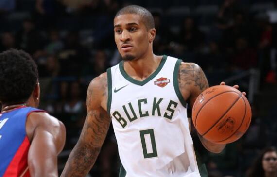 李嗣镕：在场上一点也不紧张，就想为津门虎队奉献自己的全部