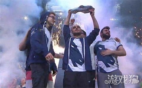 显了自己的 显了自己的