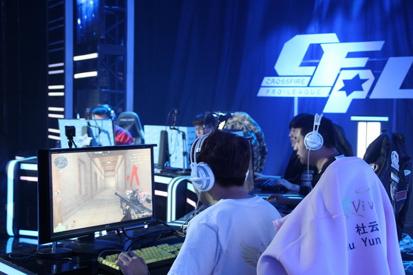 伊布社媒祝贺老东家问鼎大耳朵杯：这里是巴黎！